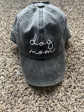 NWOT Dog Mom Embroidered Baseball Cap - Gray
